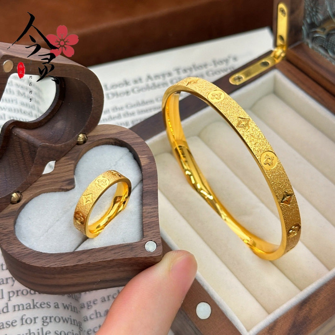 Old Money Four-leaf Clover Flower Simple Rings