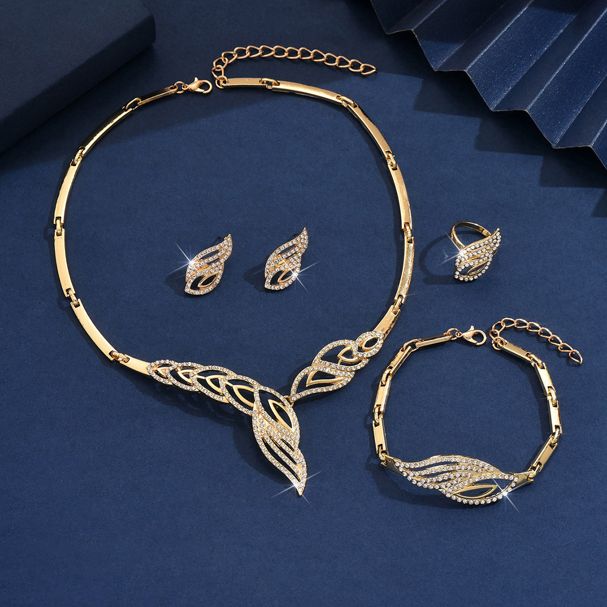 Fashion Golden Leaves Ear Niche Design Rings