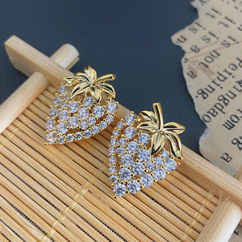 Women's Design Full Zirconium Strawberry Fashionable Temperament Sweet Personality Light Luxury Earrings