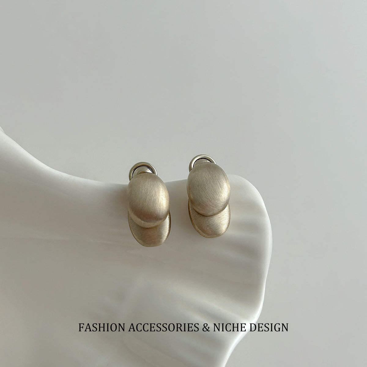 Metal Contrast Color Brushed Simple Elegant Two-way Light Luxury Minority Earrings