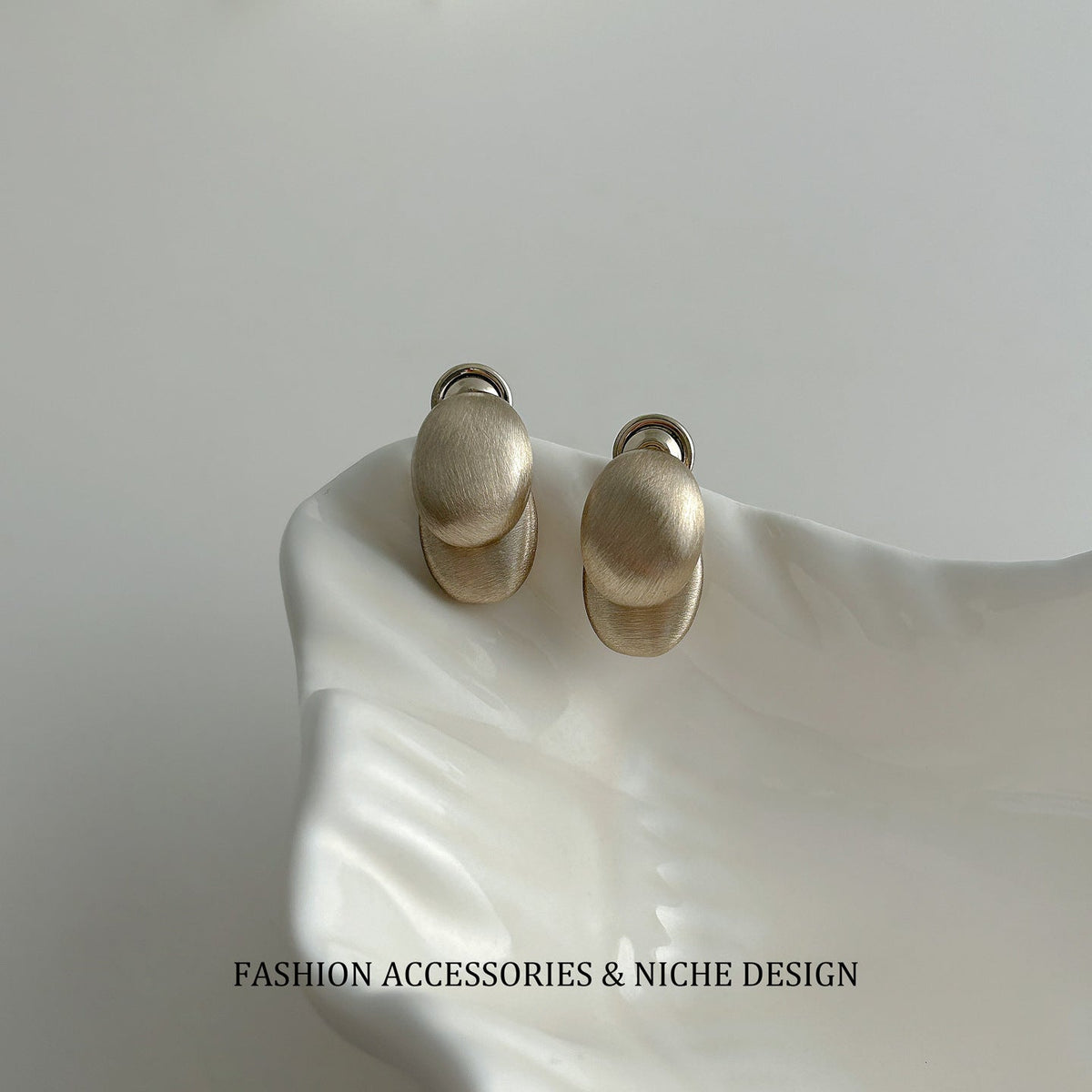 Metal Contrast Color Brushed Simple Elegant Two-way Light Luxury Minority Earrings