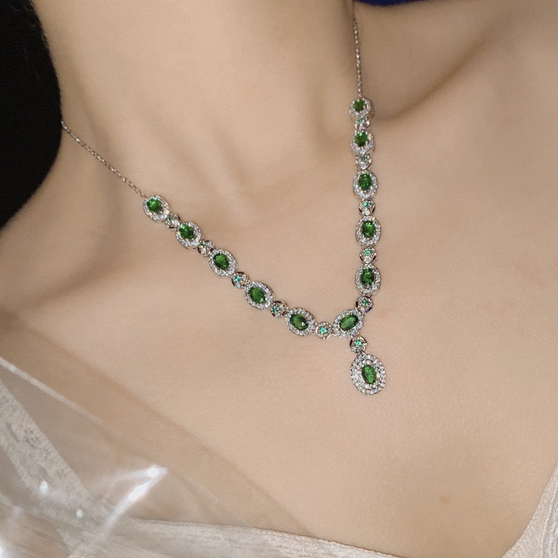 Women's Retro Fashion Suit Emerald Full Diamond Simple High Necklaces