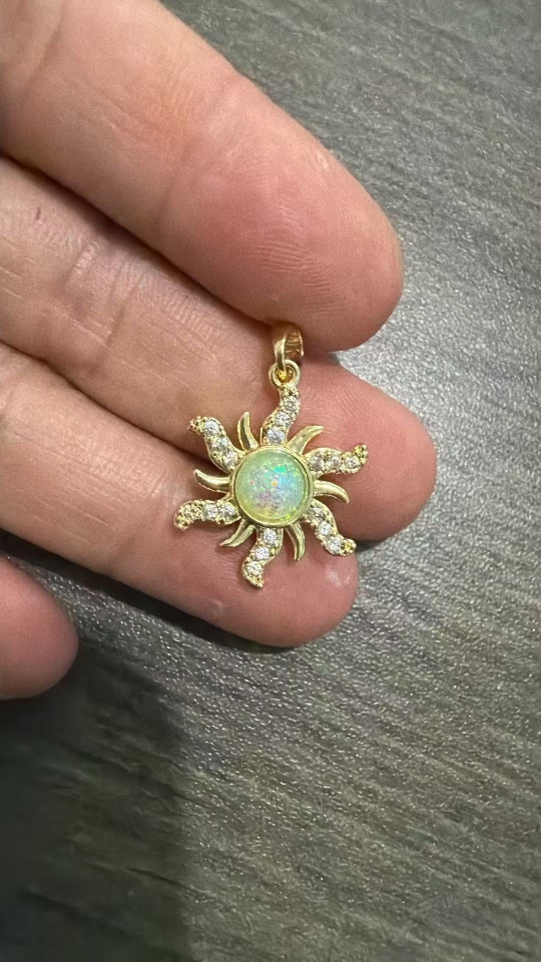 Women's Rotating Exquisite Sunflower Light Luxury Minority Necklaces