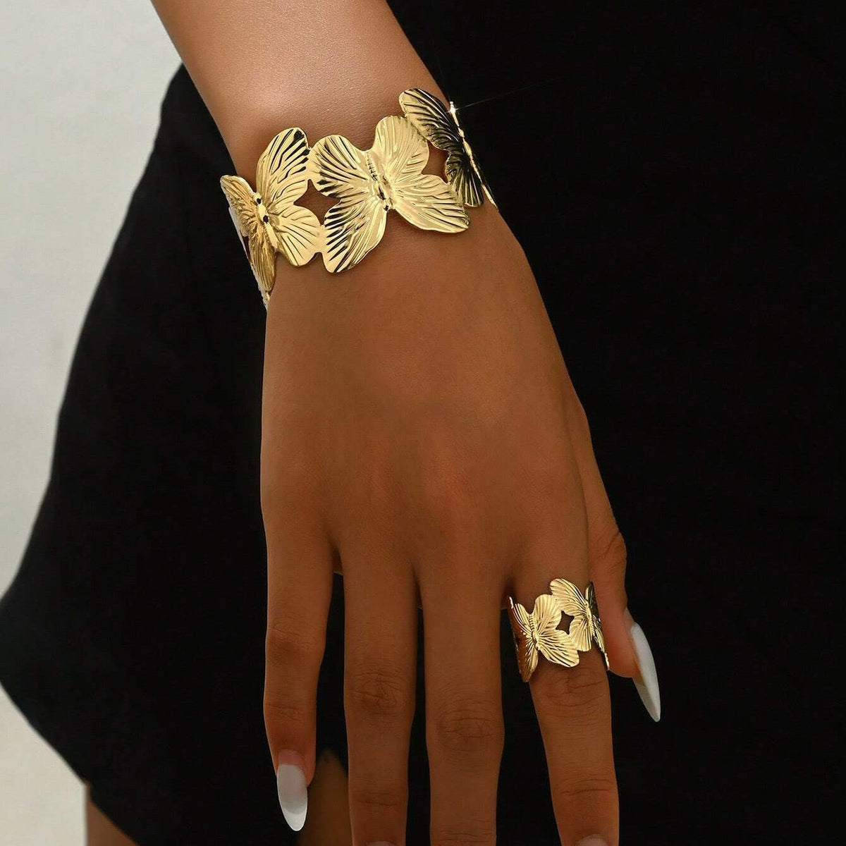 Butterfly Retro With Opening Elegant Graceful Popular Ladies Bracelet