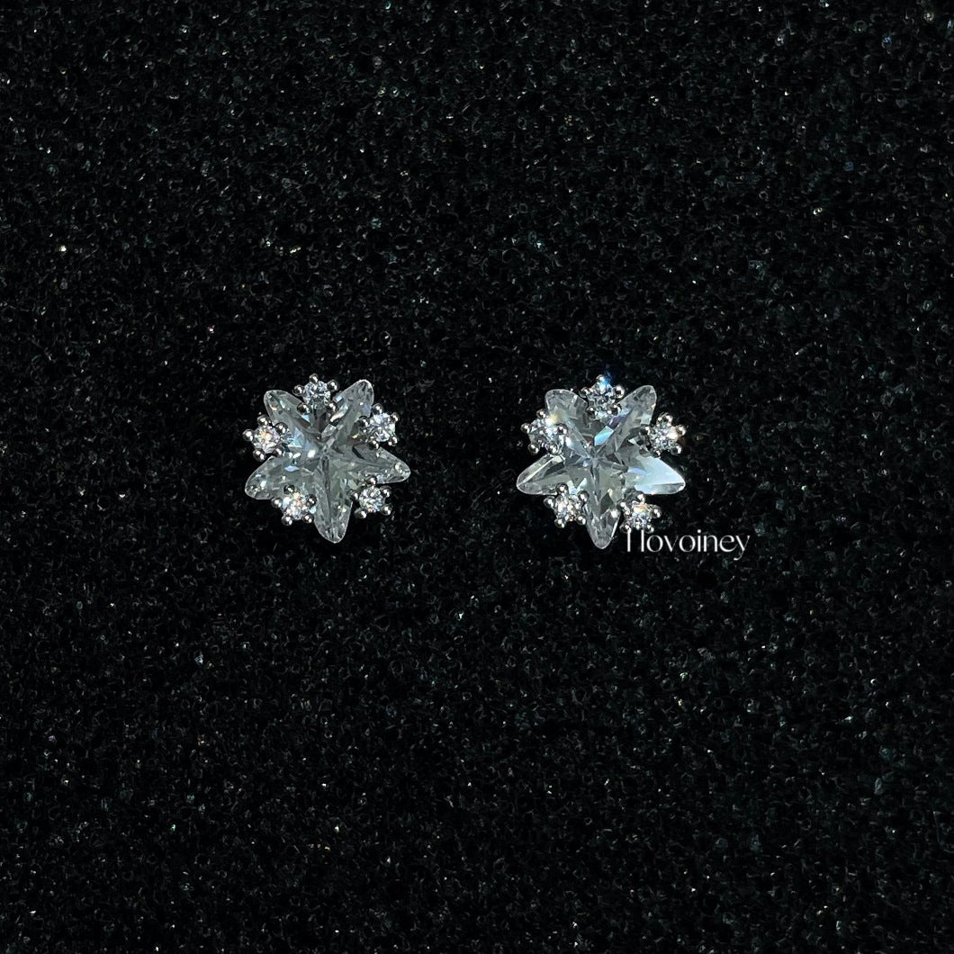 Delicate Super Shining Three-dimensional Zircon Ear Bone Pin Titanium Steel Stud Earrings