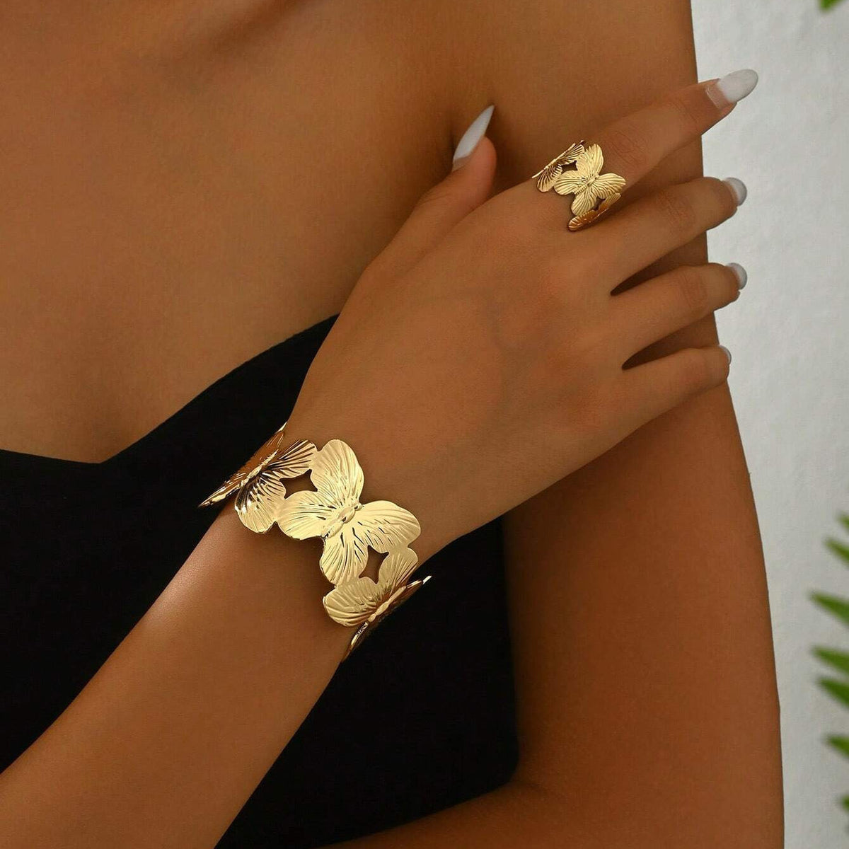 Butterfly Retro With Opening Elegant Graceful Popular Ladies Bracelet