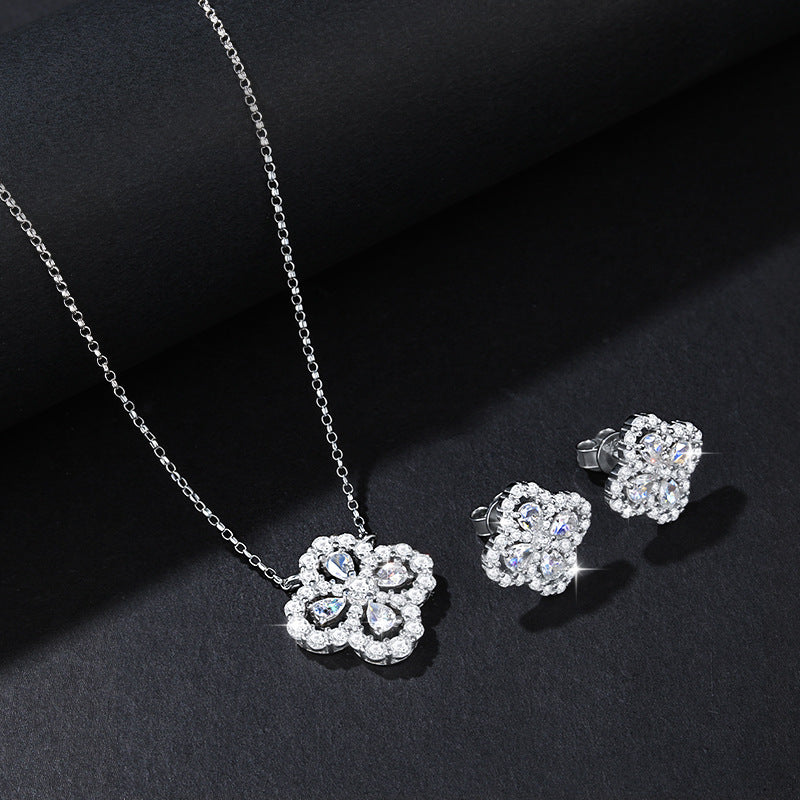 Women's Luxury High-grade Fashion Sterling Sier Four Leaf Necklaces