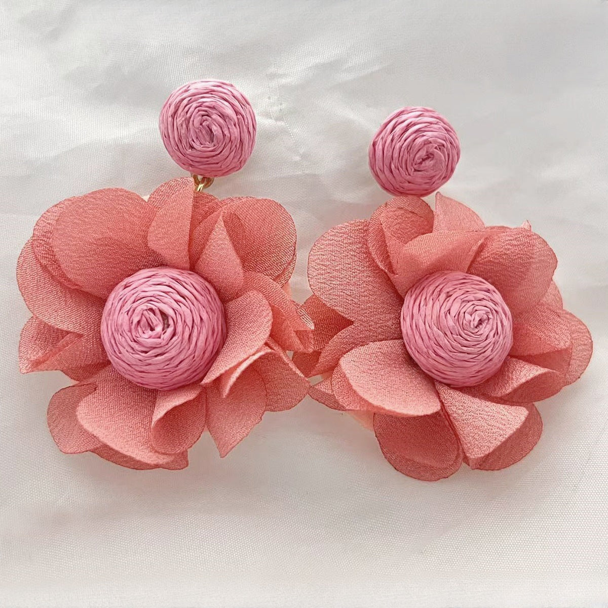 Women's High-grade Sweet Flowers Raffia Fashion Hand-knitted Earrings