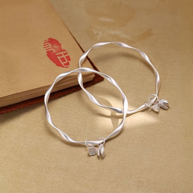 Women's Solid Simple Design Mobius Strip Lotus Seedpod Bracelets