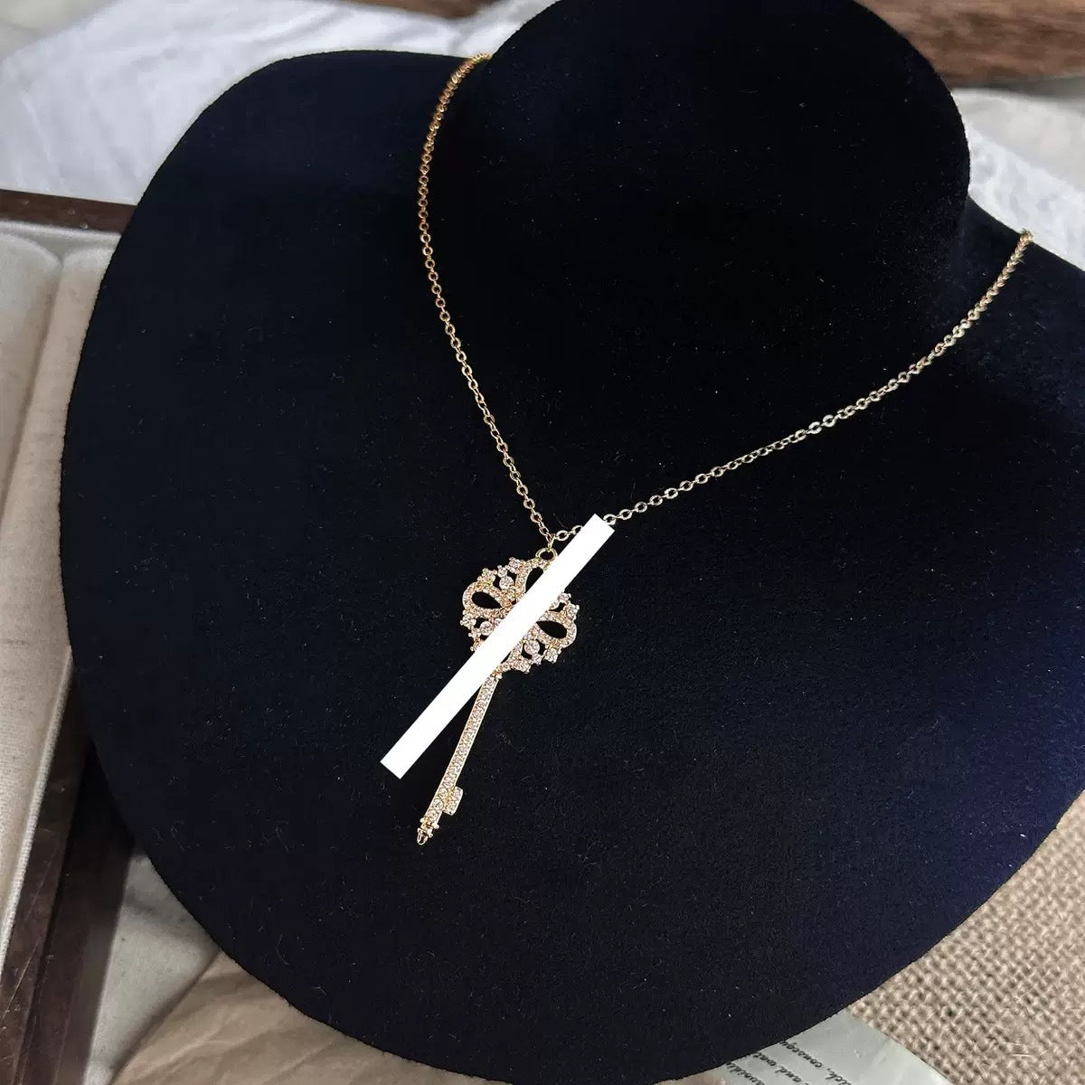 Women's Kick Home Sunflower Key Light Luxury Design Snowflake Necklaces