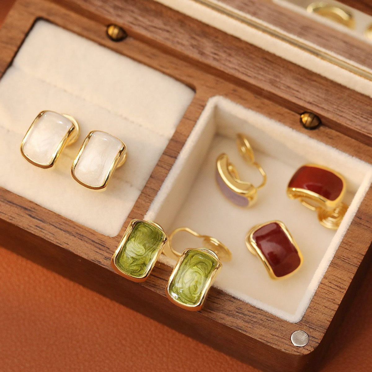 Pearlescent Mosquito Coil Enamel Art High Sense Retro Earrings
