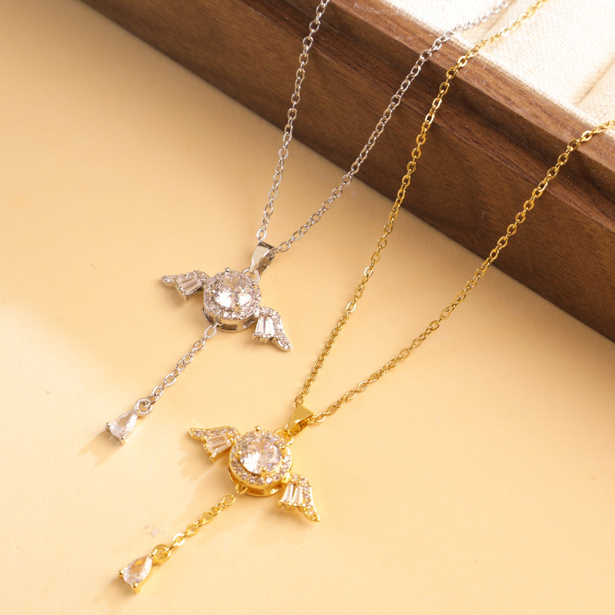 Women's Design Butterfly Drawable Special Interest Light Luxury High-grade Necklaces