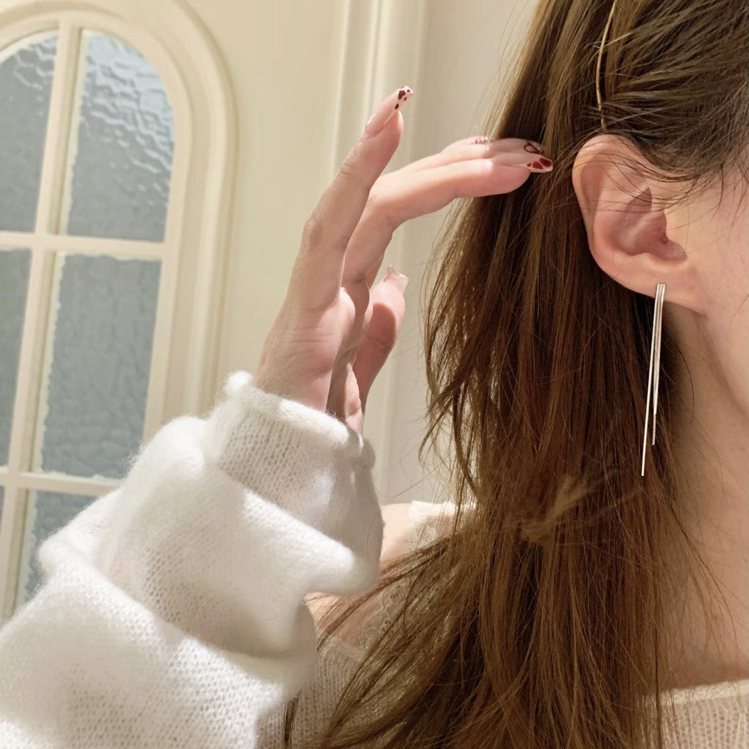 Minimalist Tassel Snake Bones Chain Female Niche High-grade Light Luxury Stud Earrings