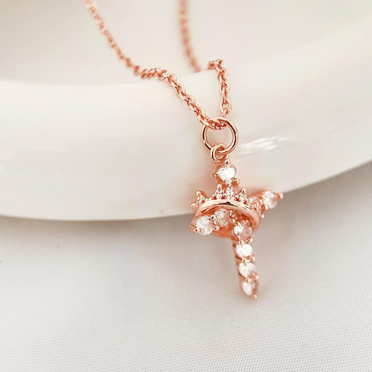 Crown Cross American Light Luxury Minority Pendant