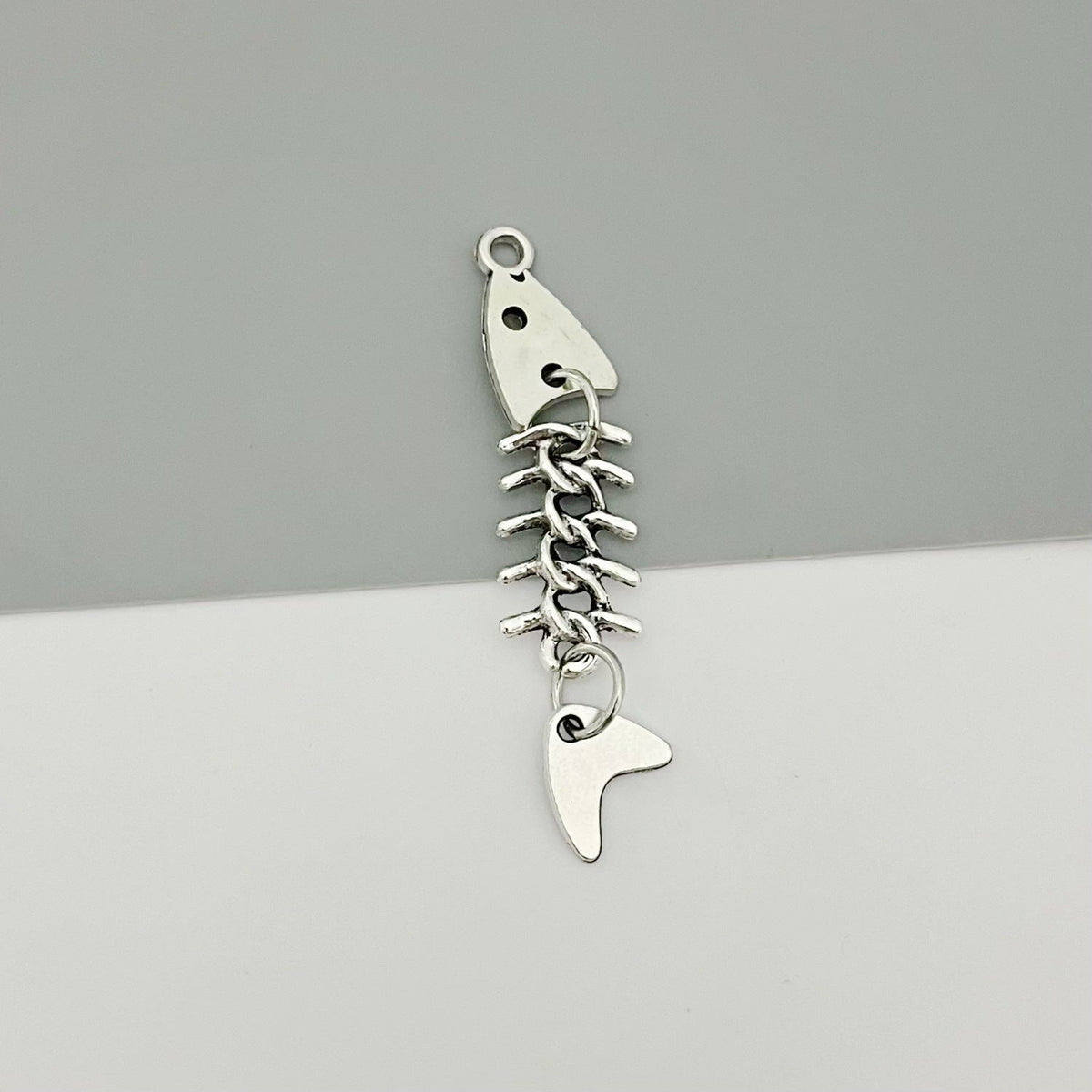 Personalized Creative Movable Fishbone Connecting Alloy Pendant