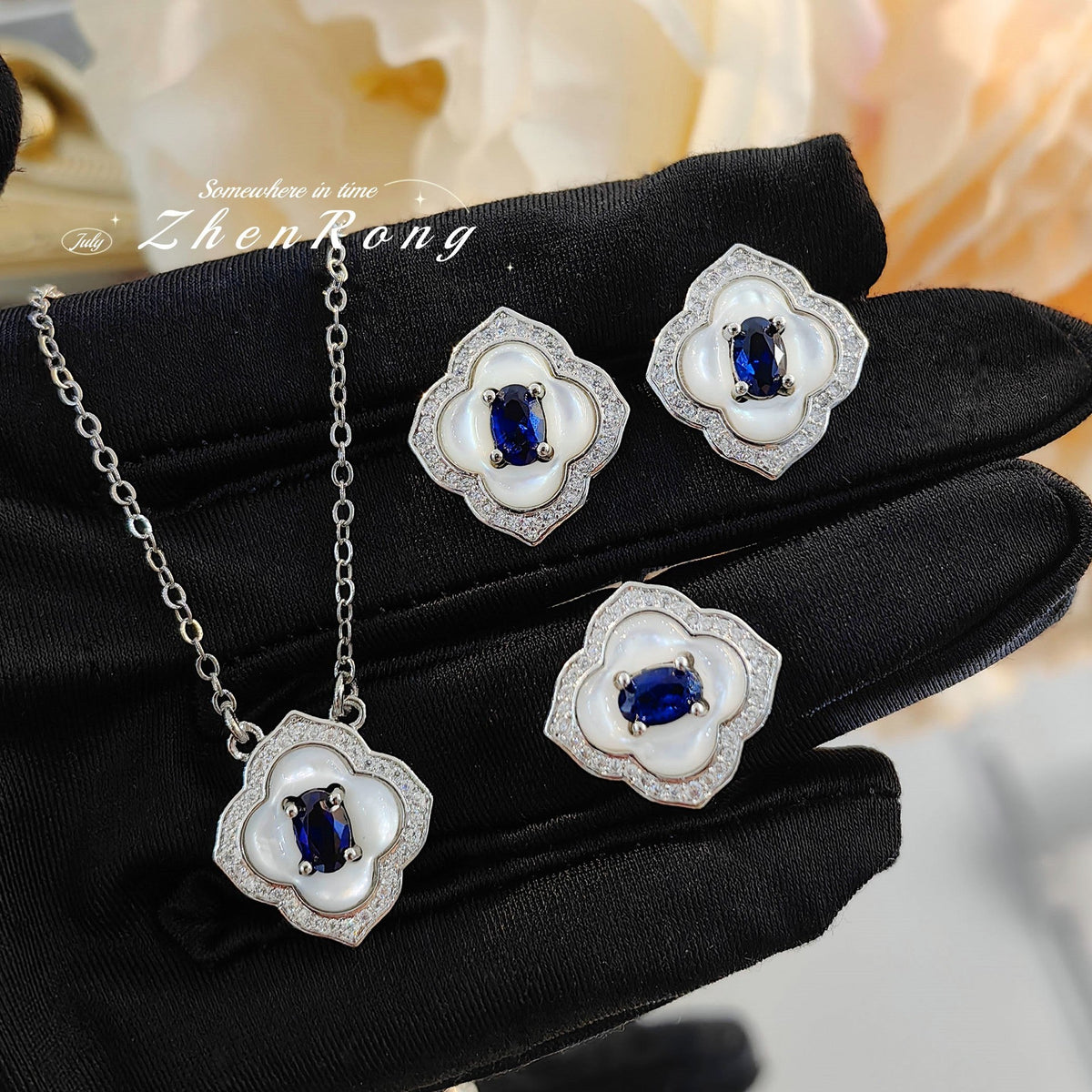 Affordable Fresh Four-leaf Clover Fritillary Rhinestone Blue Spinel Elegant Pendants