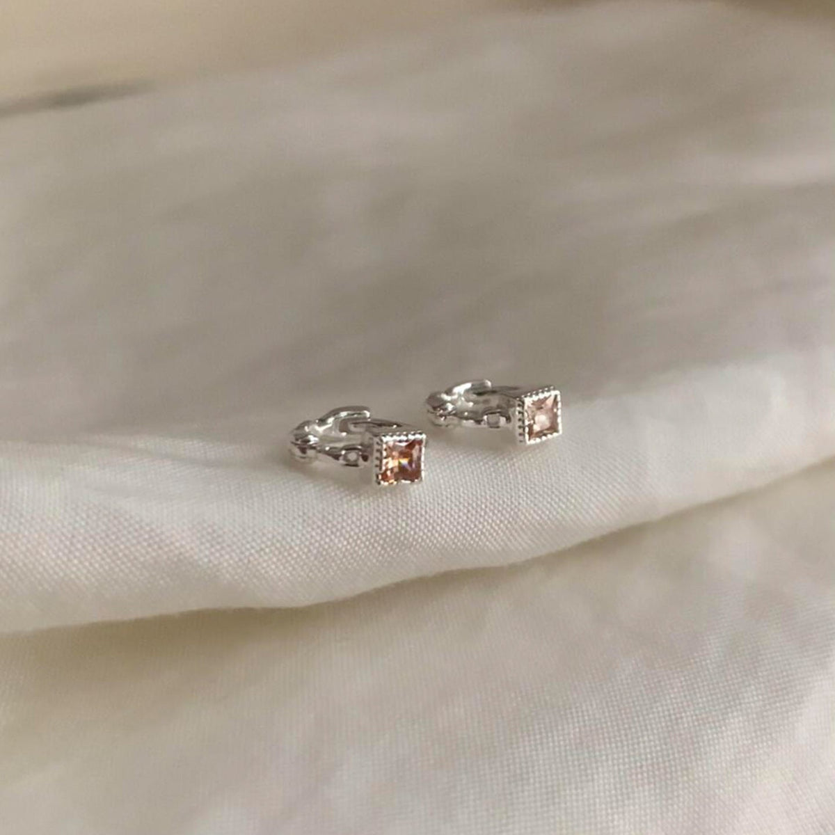 Cube Sugar Zircon Female Style Design Light Luxury Earrings