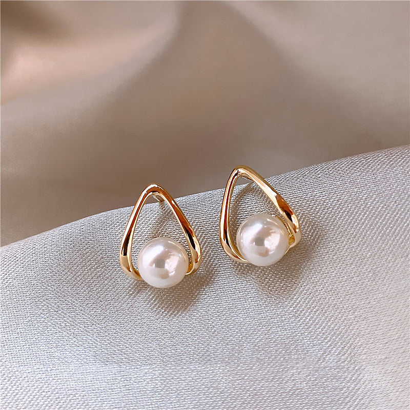 Women's Pearl Niche Design Frosty Style Trendy Earrings