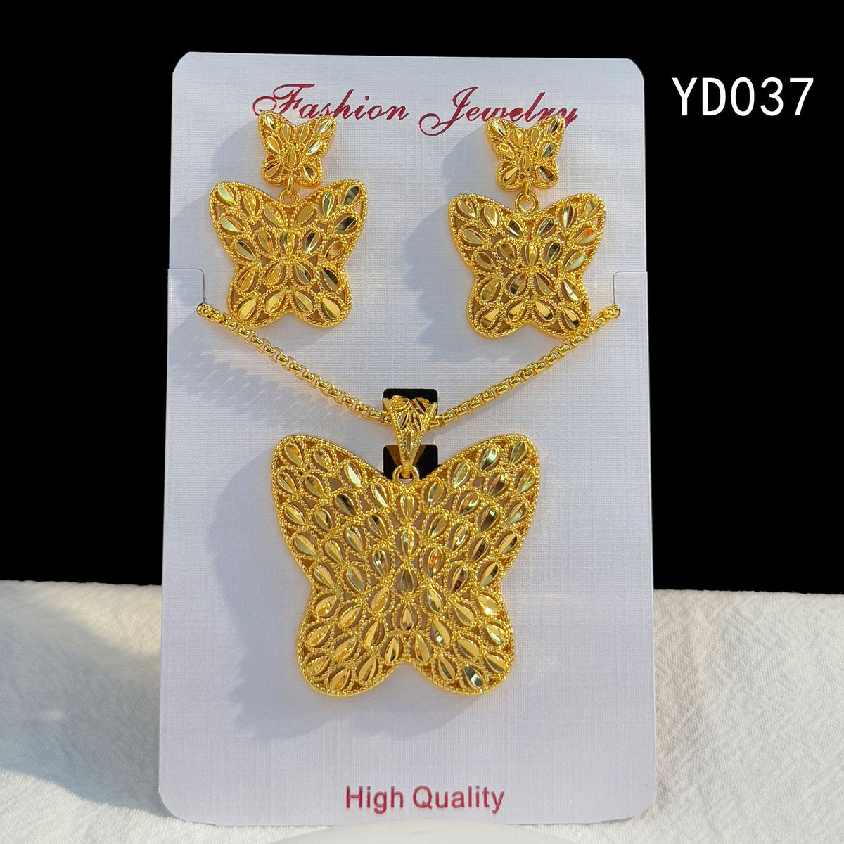 Retro Hollow Light Luxury Gold Love Plated Ethnic Jewelry Set