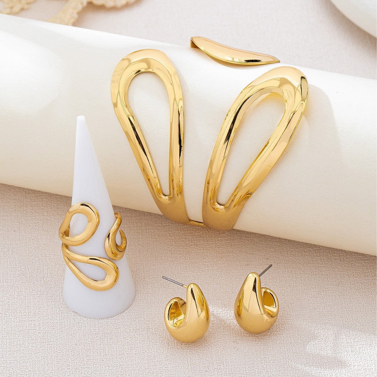 Women's Fashion Simple Gold Plated Popular Hollow Bracelets