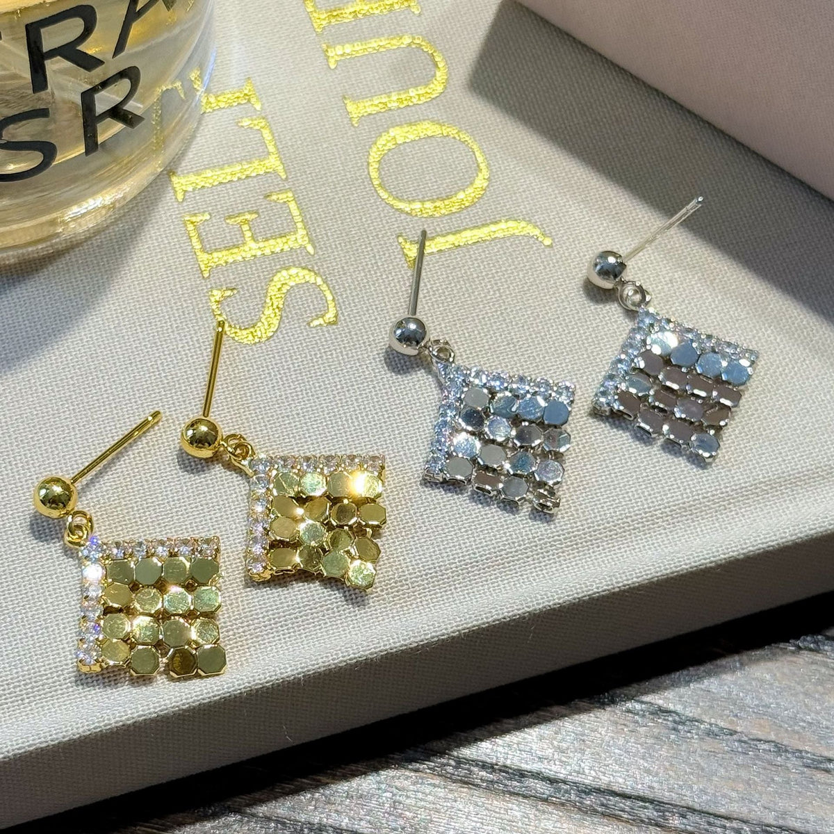 Women's Paper Drunk Gold Fan Noble Gorgeous Retro Court Rhombic Ear Earrings