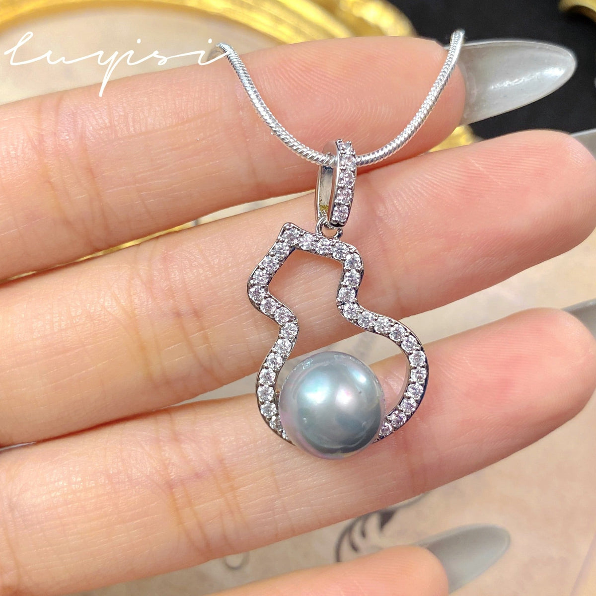 Luxury Minority Senior Perfect Circle Fu Lu Retro Necklaces
