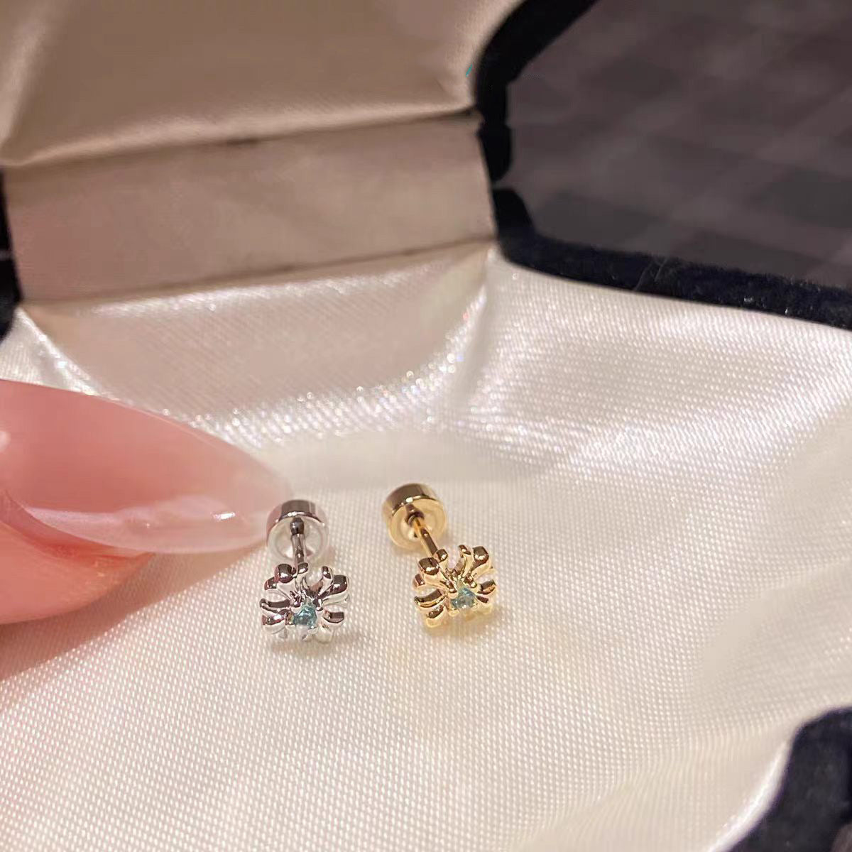 Pa Green Zirconium Umbilicaria Bone Nail Collection Earrings