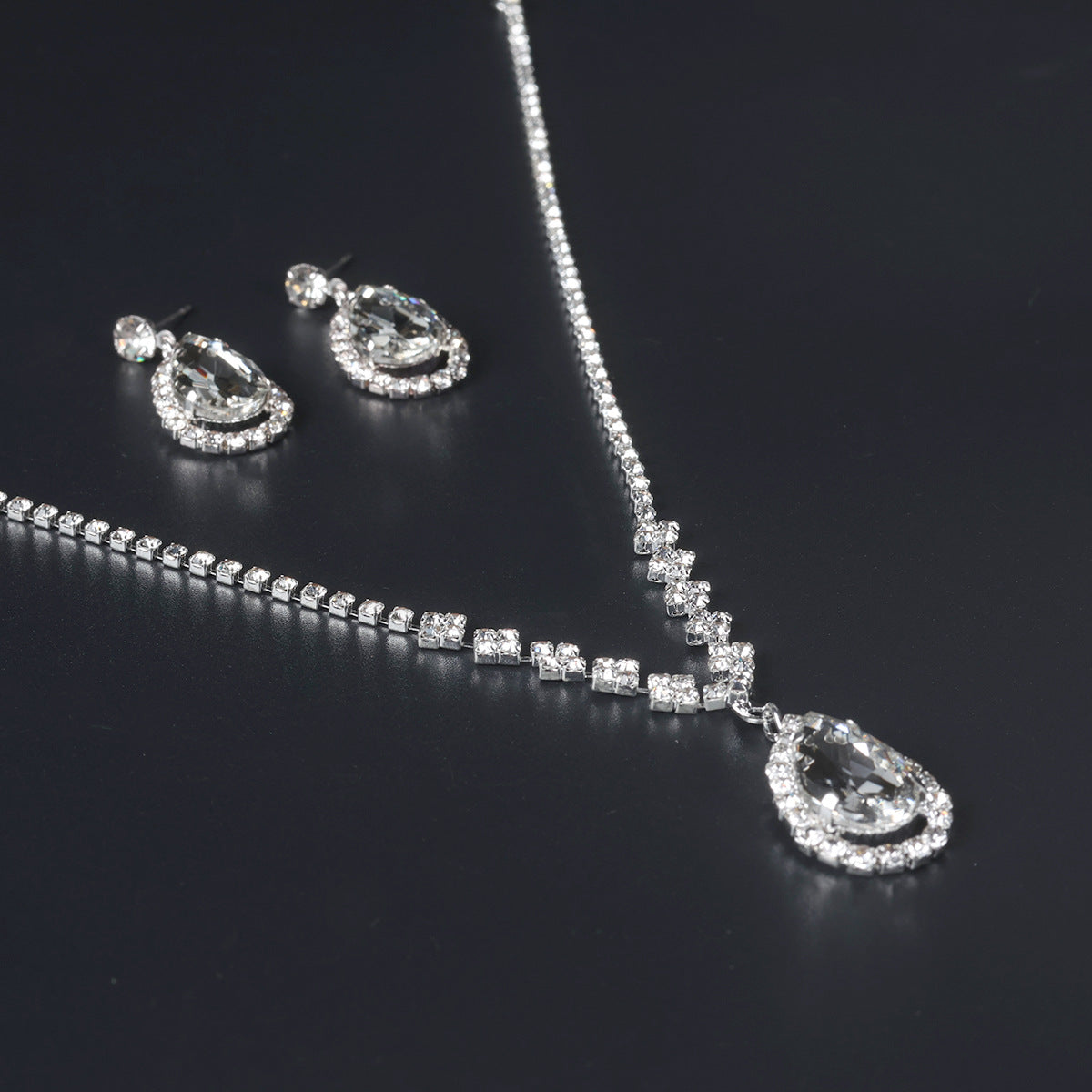 Fashion Wedding Bright Full Diamond Water Drop Rings