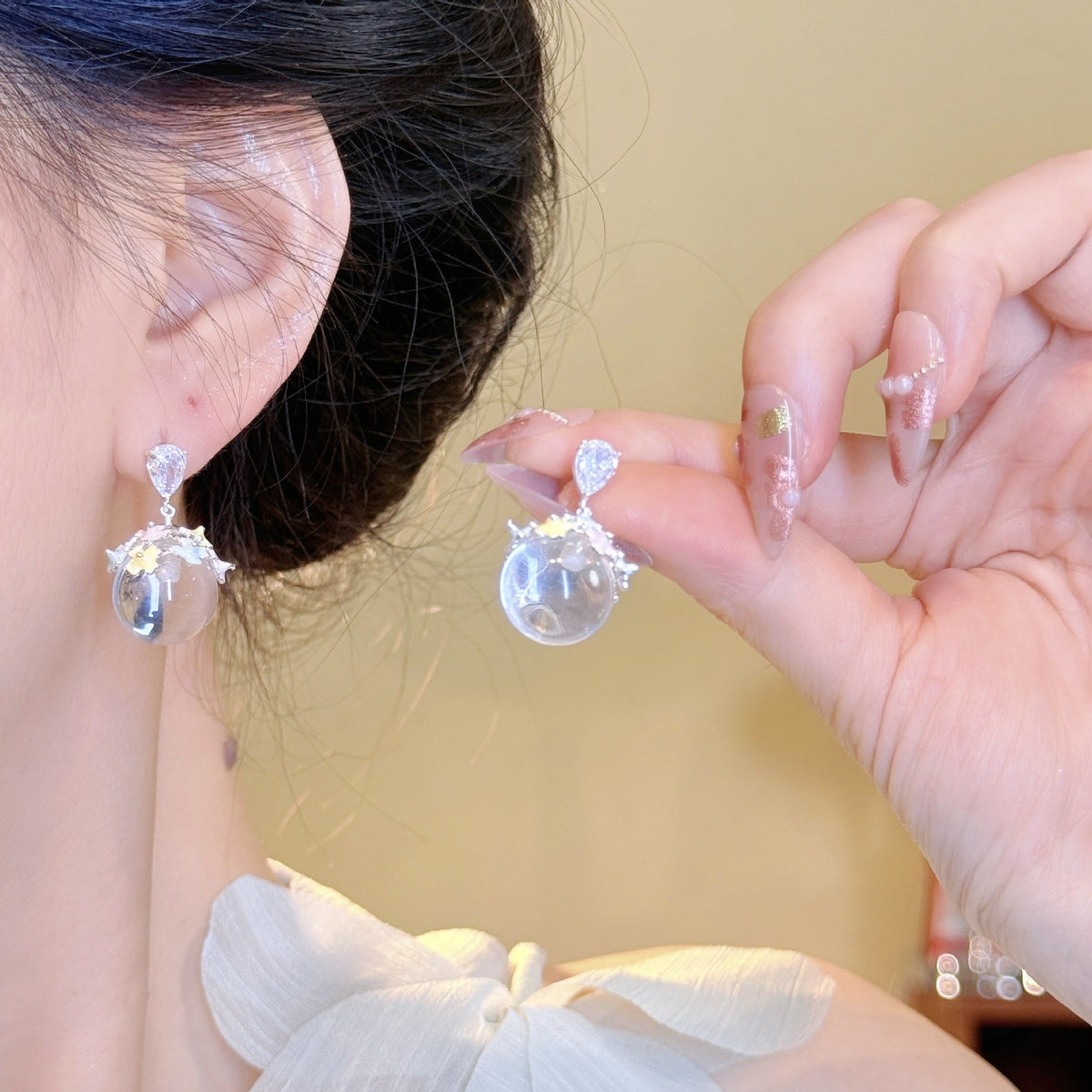 Dews Sweet Wind Flashing Ice Through Ball Bead Graceful Fashionable Stud Earrings