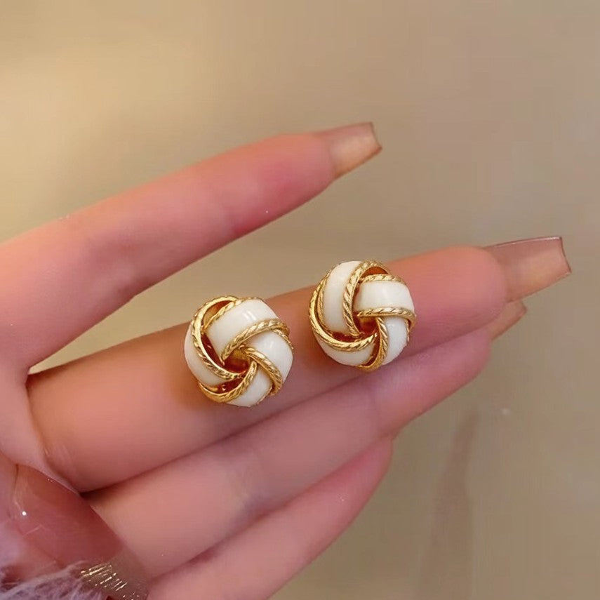 Women's Exquisite Contrast Color Truelove Knot Design High-grade Light Stud Earrings