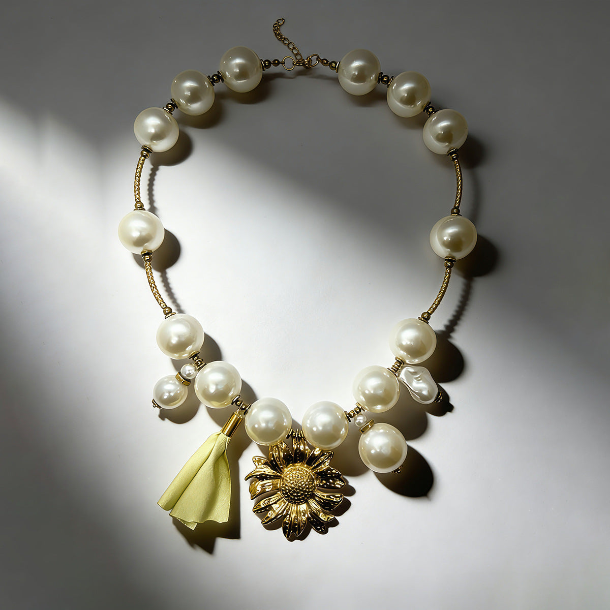 Steel Flower High-grade Light Luxury Clavicle Pendants