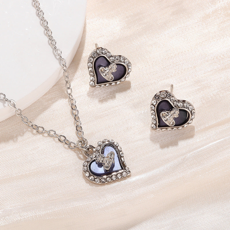 Women's Small Love Fritillary Light Luxury High-grade Sweet Heart-shaped Necklaces