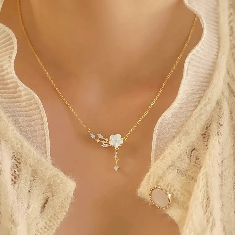 Camellia Female Light Luxury Minority Clavicle Chain Valentine's Necklaces