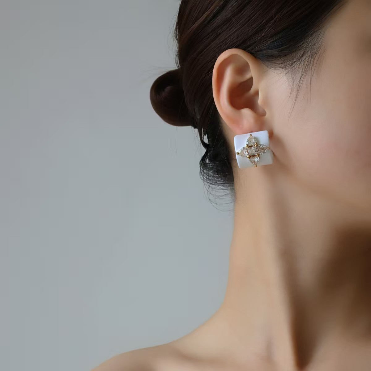 Women's Flower Ear Clip Fashion Exquisite Refined Grace Small Personality Vintage Earrings