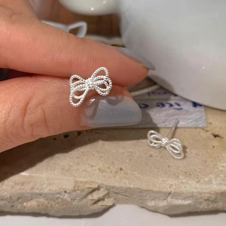 Daily Commuter Fresh Bends Hitches Bow Stud Earrings