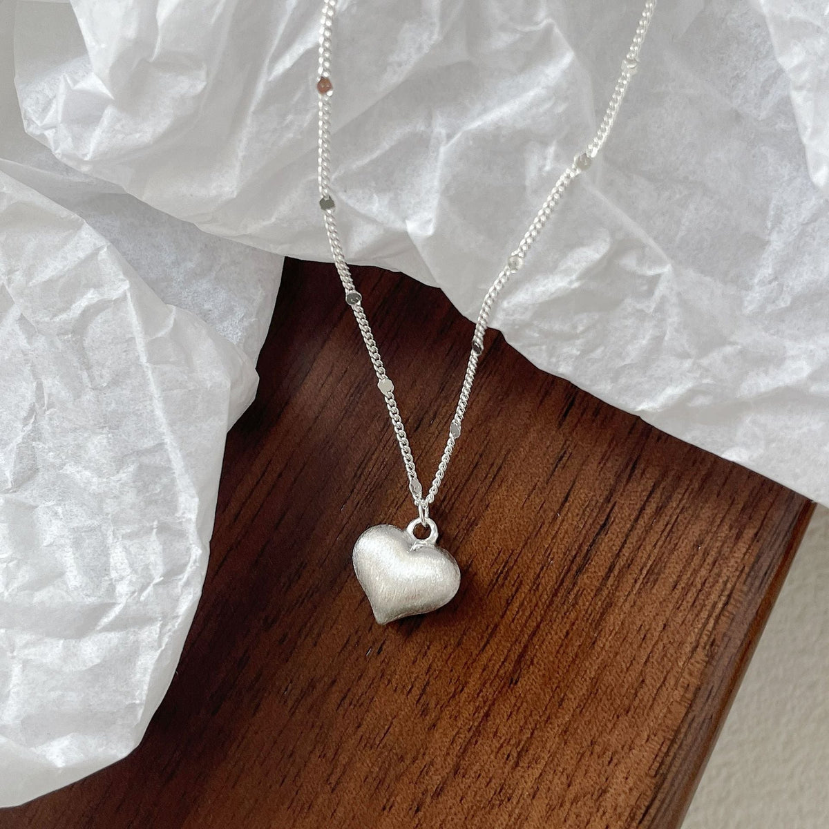 Sier Frosted Heart Small Round Slice Simple Elegant Sweet Necklaces