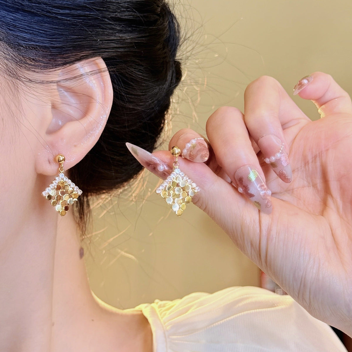 Women's Paper Drunk Gold Fan Noble Gorgeous Retro Court Rhombic Ear Earrings