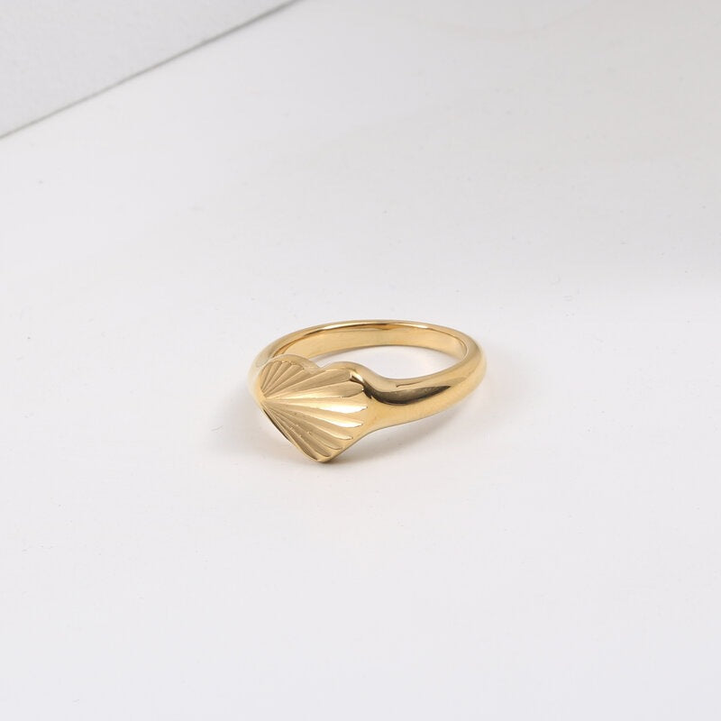 Peach Heart Light Pattern Titanium Steel Gold Bracelet