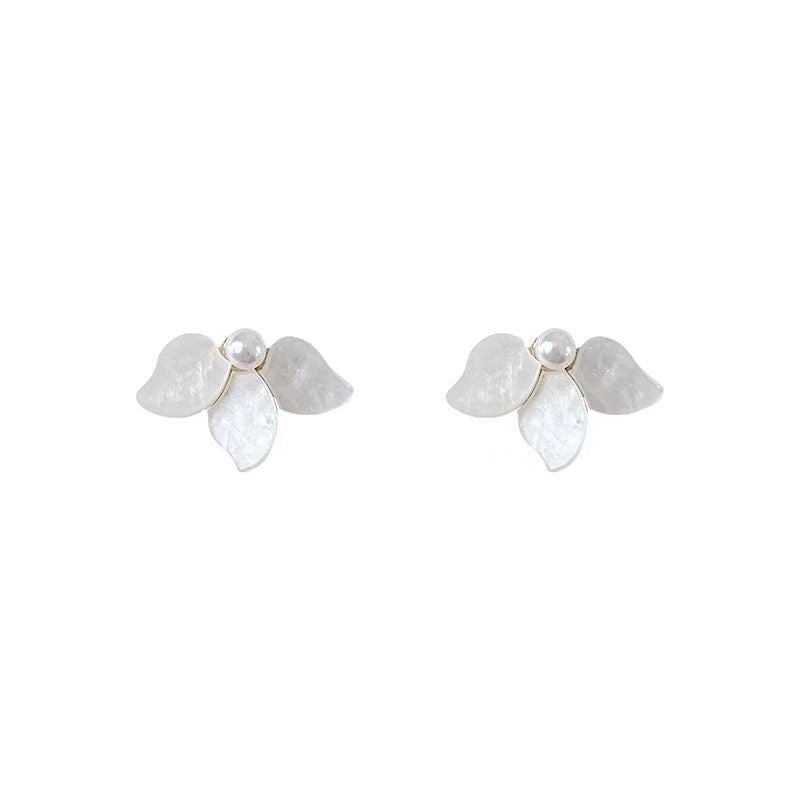 Women's Summer White Petal Sweet Simple Flower Niche Stud Earrings