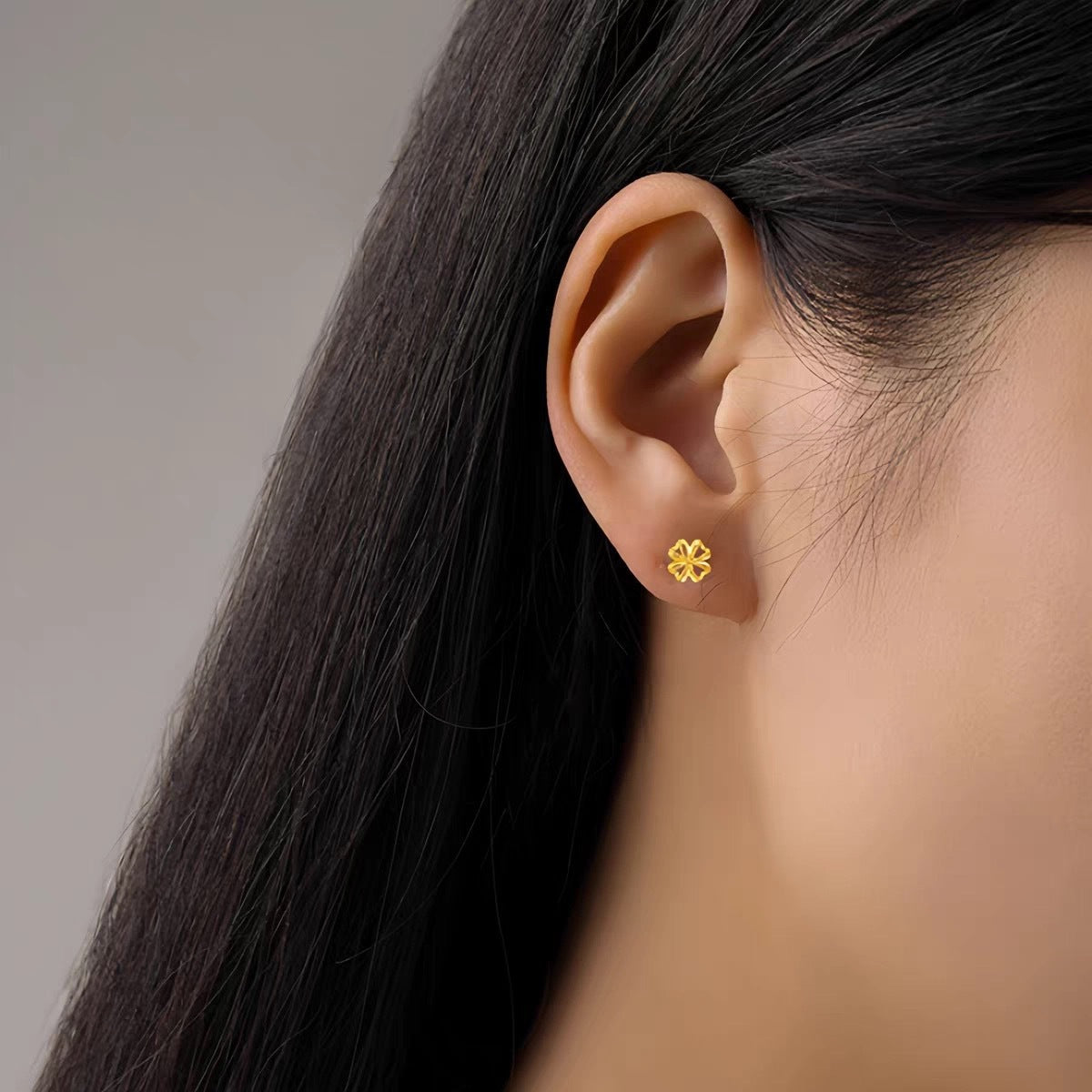 Women's Four Leaf Clover Ear Simple High-grade Texture Clip Fashion Creative Stud Earrings