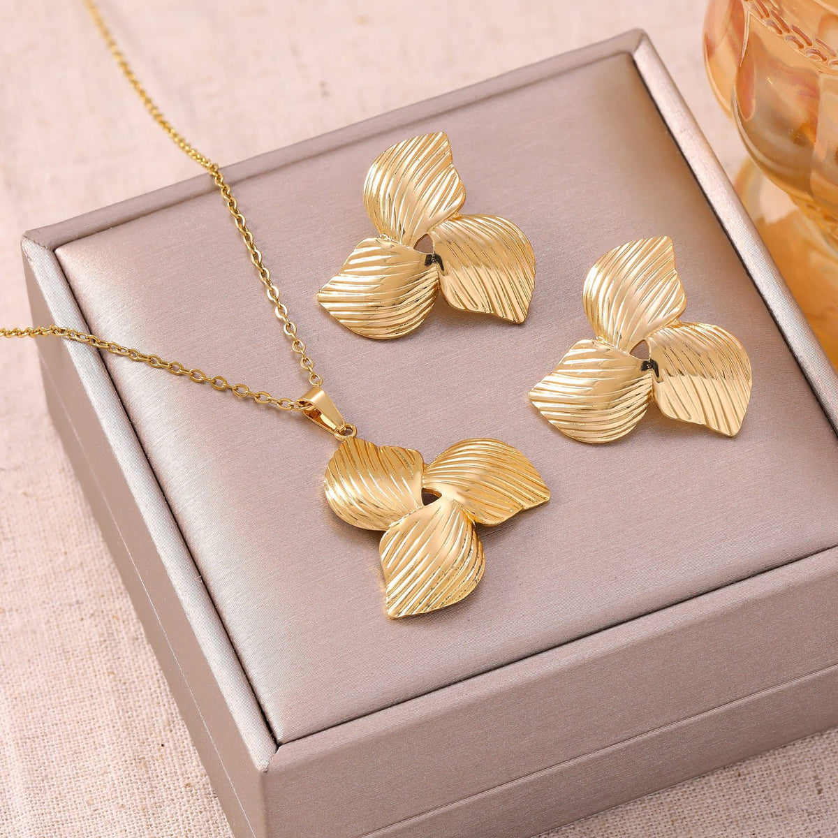 Women's French Stainless Steel Suite Light Luxury High-grade Jewelry Set