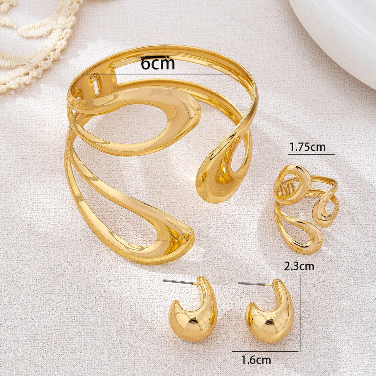 Women's Fashion Simple Gold Plated Popular Hollow Bracelets
