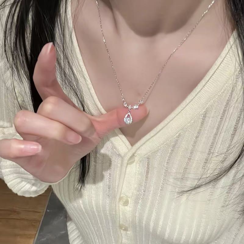 Women's Sterling Sier Mermaid Tears Drop Fashion Simple Light Necklaces