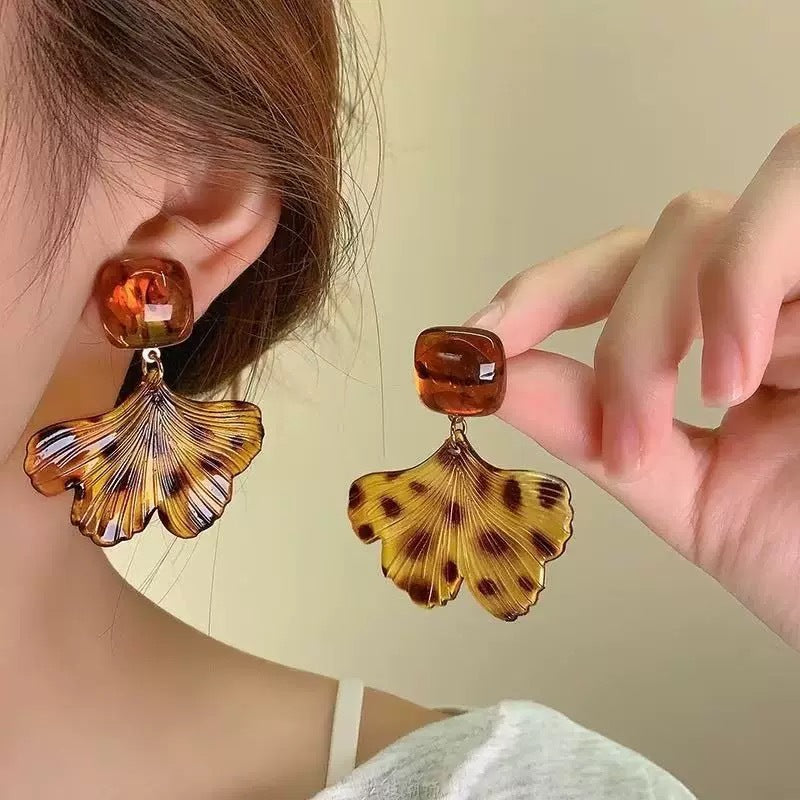 French Romantic Light Luxury Simplicity Petal Earrings