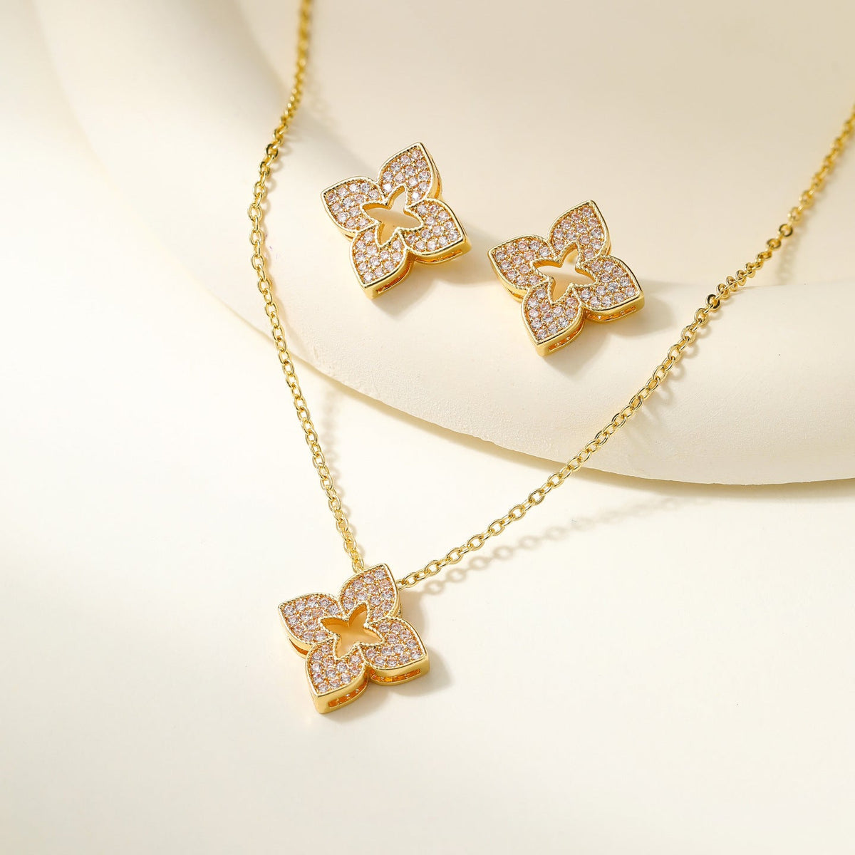 Women's Clover Diamond In The Debris Butterfly Necklaces
