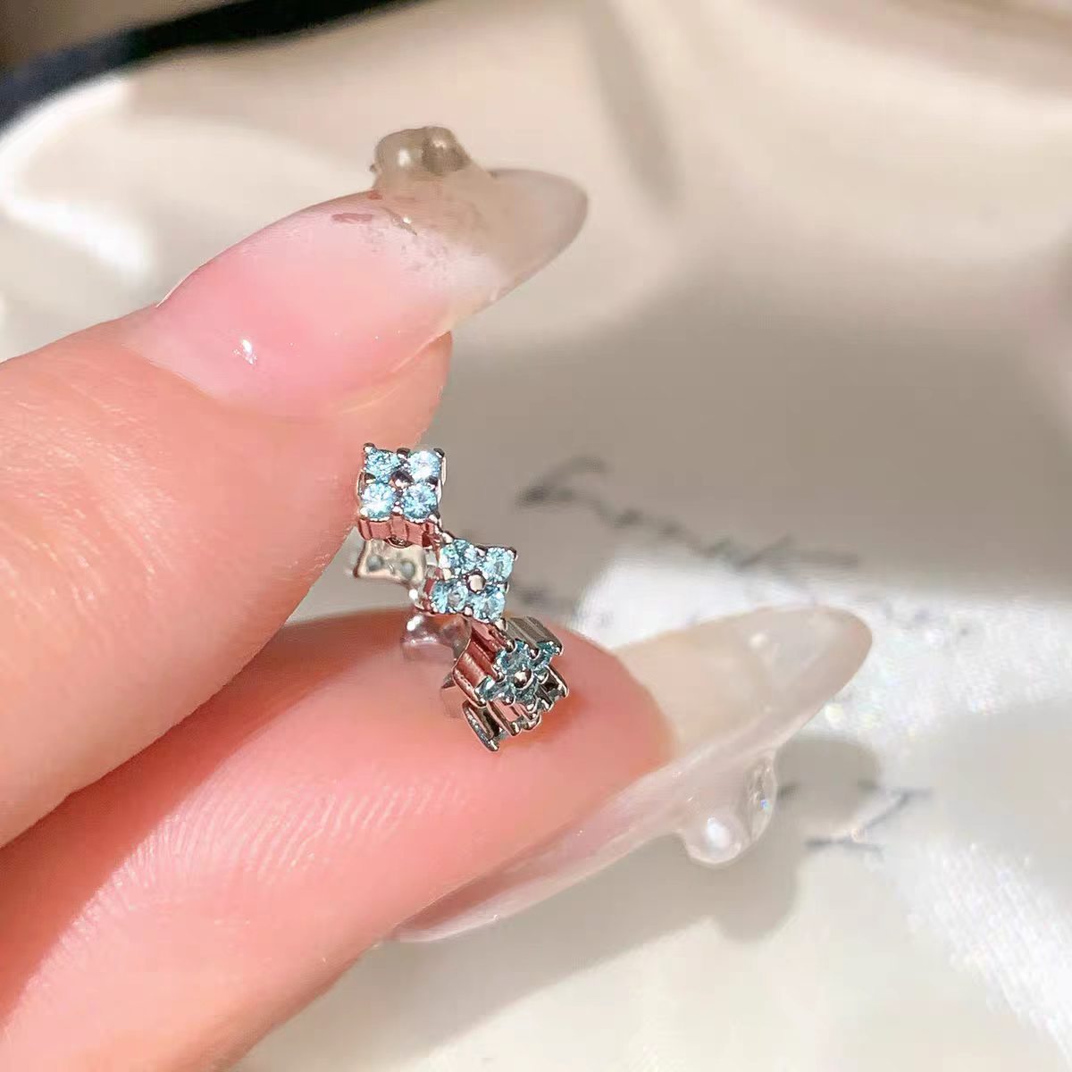 Pa Green Zirconium Umbilicaria Bone Nail Collection Earrings