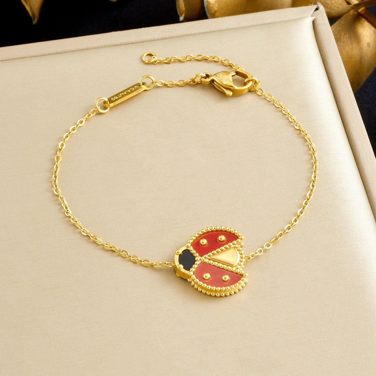 Slouchy Hot Ladybug Gold-plated Clavicle Chain Jewelry Set