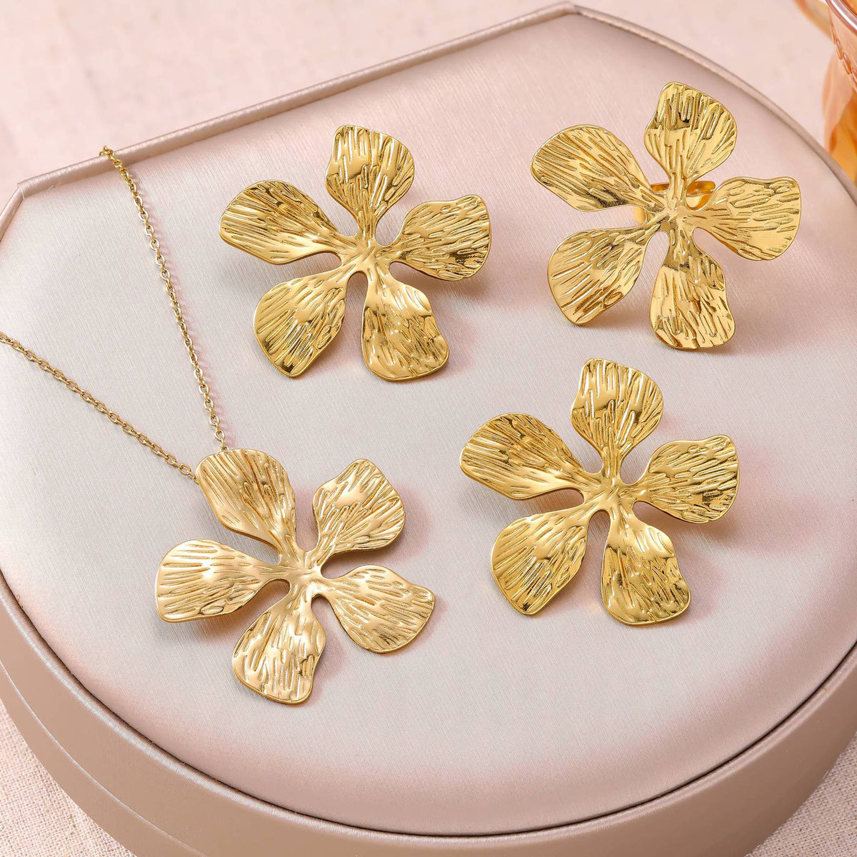 Women's French Stainless Steel Suite Light Luxury High-grade Jewelry Set