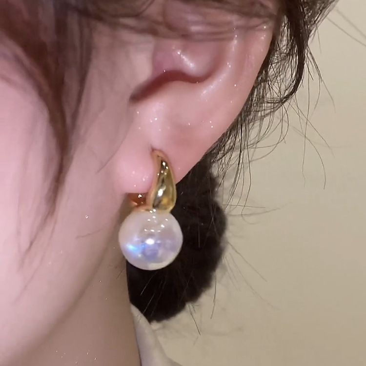 Mermaid Pearl Tassel French Style High Sense Design Temperament Entry Stud Earrings