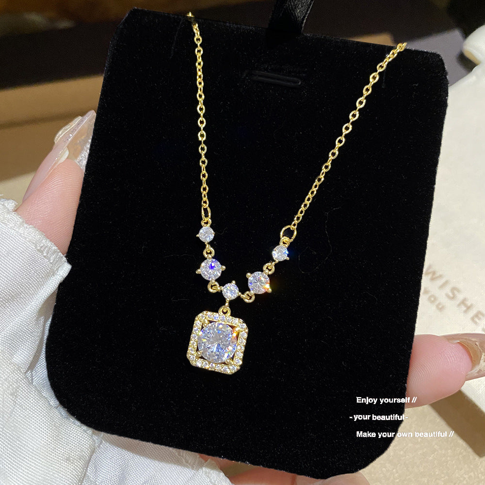 Women's High-grade Style Niche Design Commuter Sugar Exquisite Clavicle Necklaces